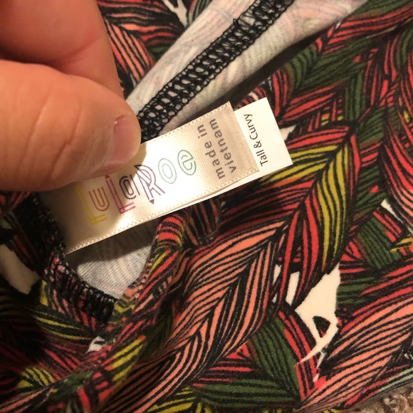 So Cute! Tall n Curvy Lularoe Leggings - Picture 4 of 4